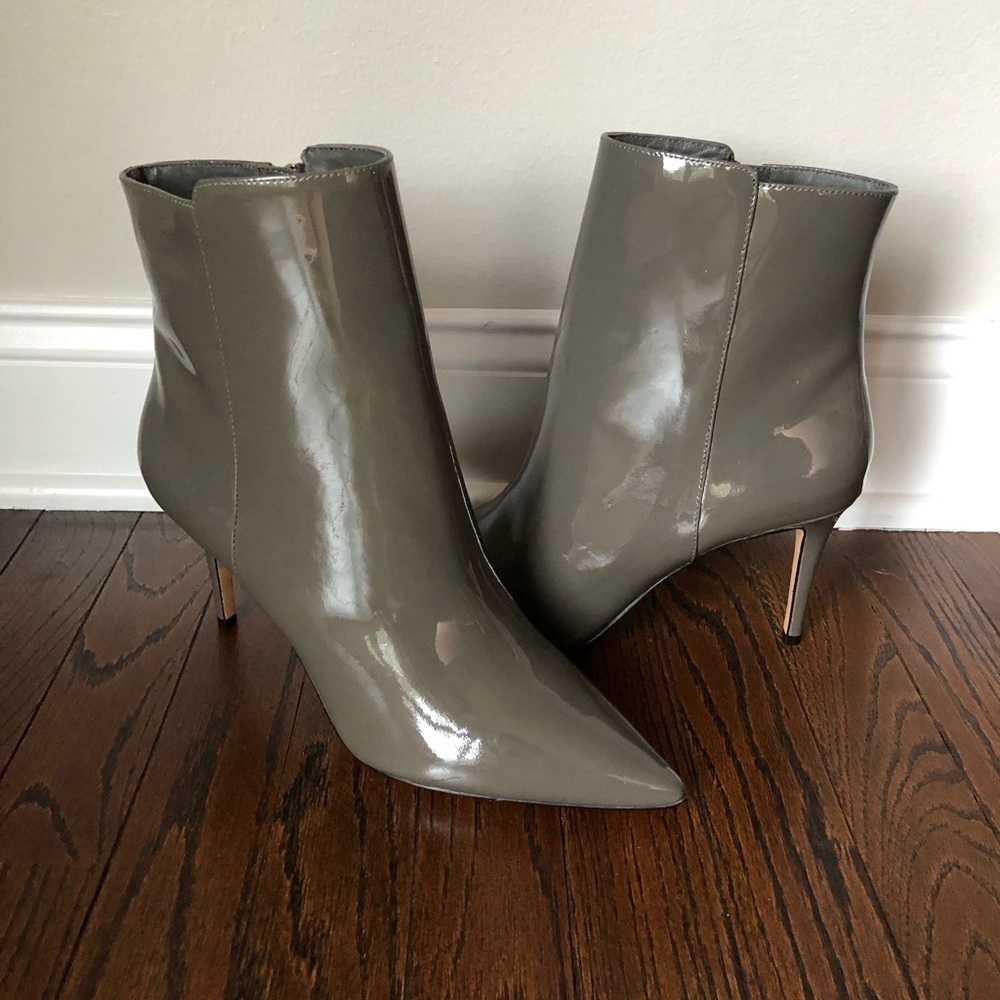 *NEW* J. Crew Women’s 9.5 Stevie Pointed Toe Ankle Boots in Gray Shiny Leather